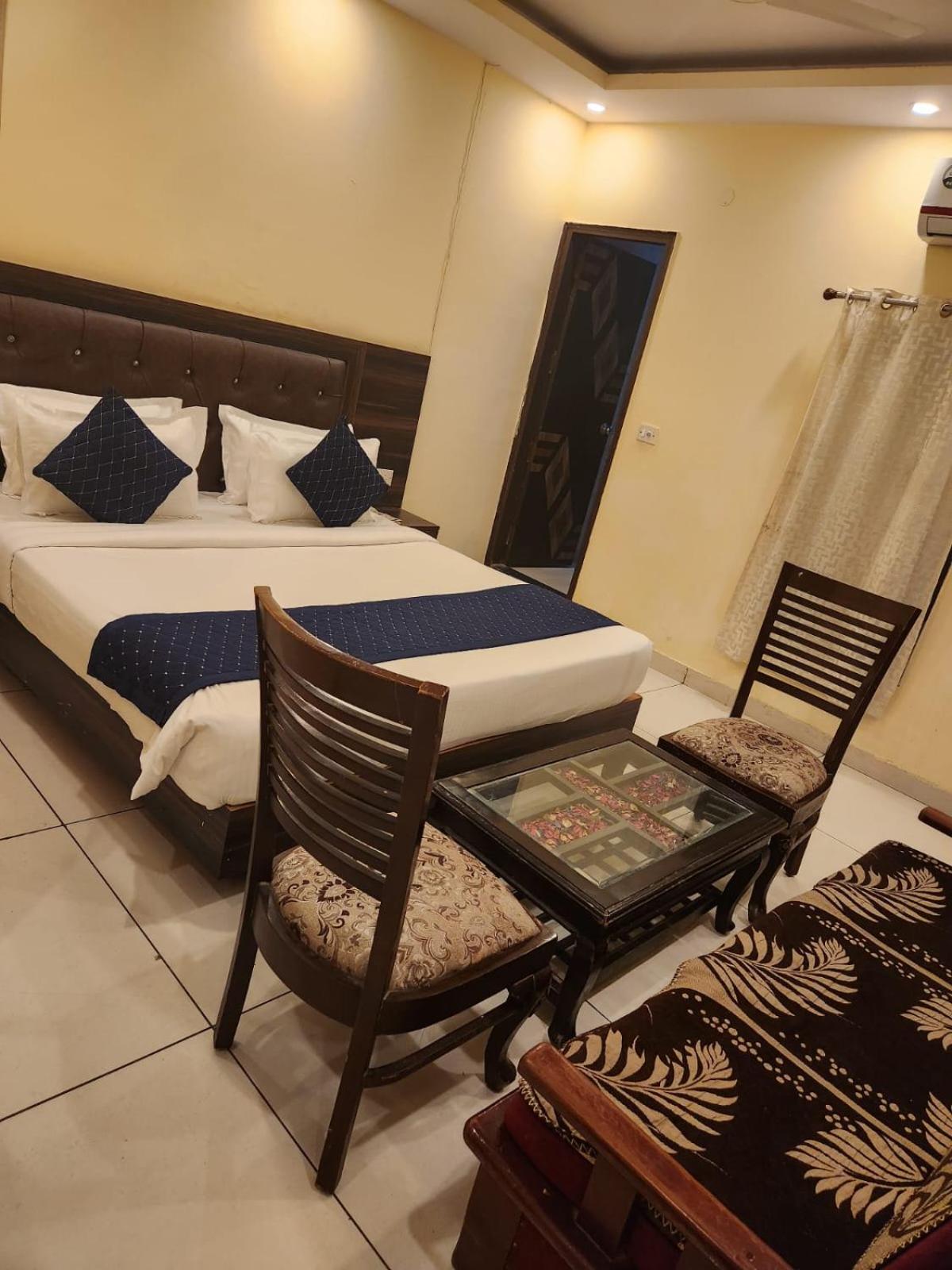 Hotel Aerotech *
